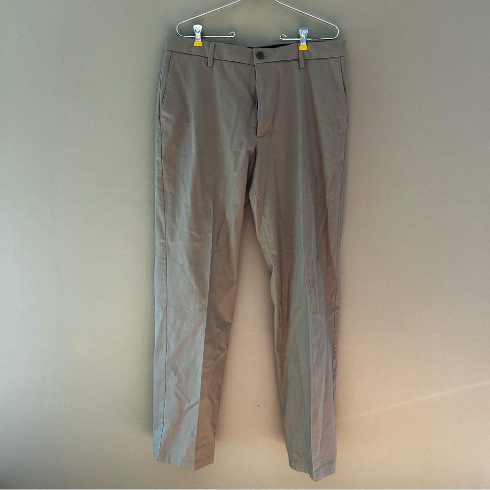 Dockers Men's Slim Dress Pants in Taupe Brown